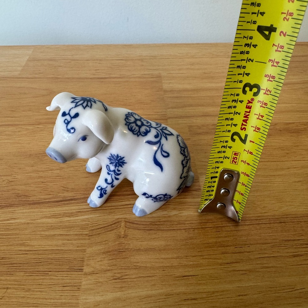 Blue and White Porcelain Delfware Pig Figurine - Picture 9 of 9